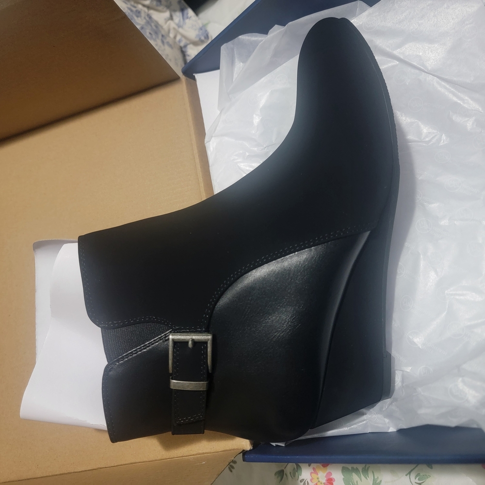White Mountain Black Wedge Ankle Boots